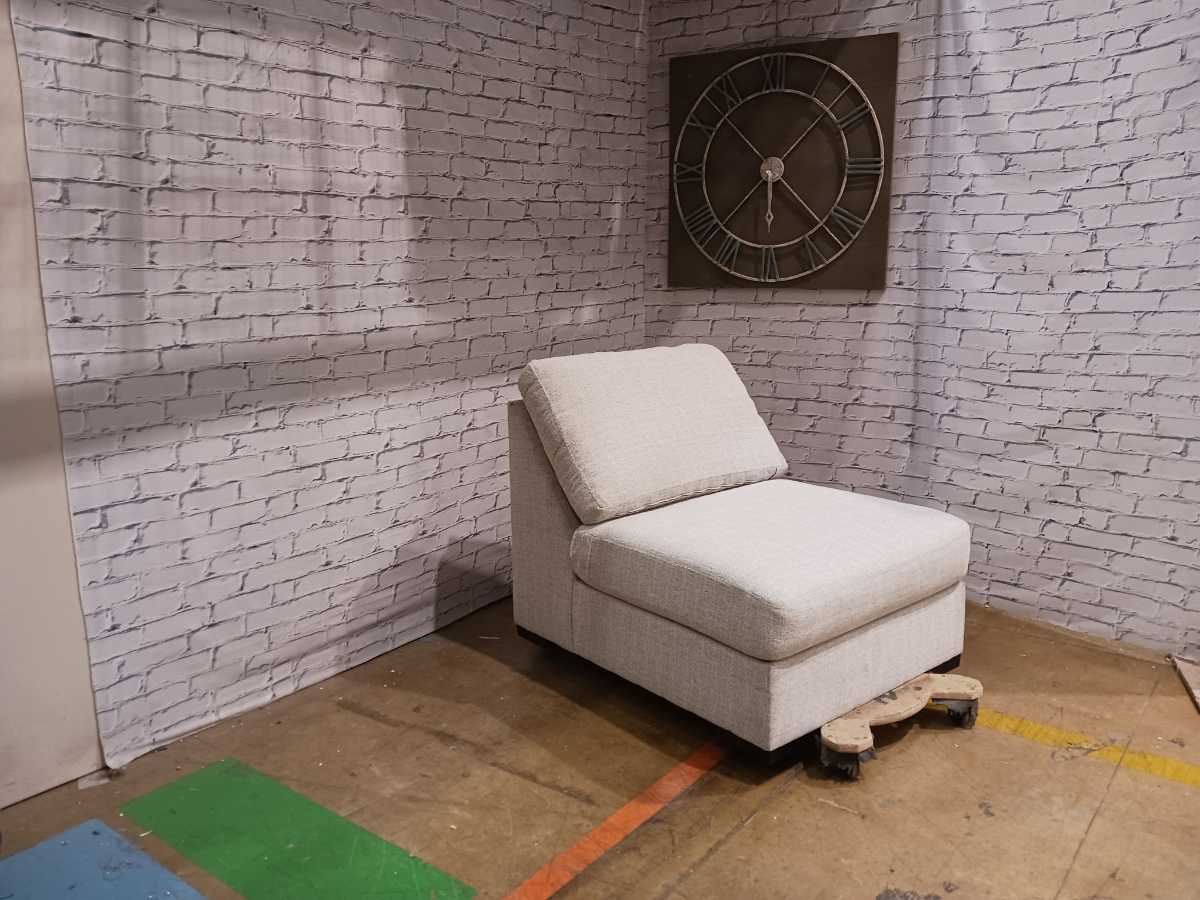 Omaha-Exclusive 5 Piece Sectional - Gallery Image 11